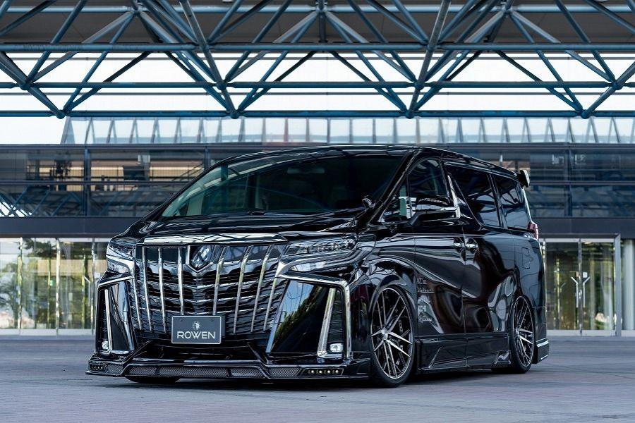  Toyota Alphard by Rowen 2018 года  (фото 1 из 12)